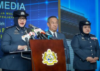 ANIS Rizana Mohd Zainudin ketika sidang akhbar di Ibu Pejabat JKDM Putrajaya. - UTUSAN/FAIZ ALIF ZUBIR