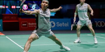 AKSI pasangan beregu lelaki negara, Aaron Chia dan Soh Wooi Yik ketika menentang pasangan Indonesia, Sabar Karyawan Gutama dan Moh Reza Pahlevi Isfahani pada suku akhir Kejohanan Badminton Terbuka Malaysia 2026, di Stadium Axiata Arena, di sini hari ini.-UTUSAN/ SHIDDIEQIIN ZON