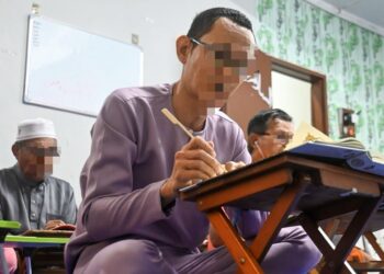 SEBALIK kisah silam, timbul kekesalan dan keinginan untuk berubah meninggalkan tabiat lama. Keinsafan yang hadir itu akhirnya membawa mereka sujud di sejadah.