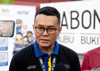 MOHD. Azhar Abu Bakar semasa sidang media selepas Program KTMB Santuni Pelajar Sekolah Wilayah Pantai Timur sempena Hari Pertama Persekolahan 2026 di Dabong, Kuala Krai, Kelantan hari ini-UTUSAN/KAMARUL BISMI KAMARUZAMAN.