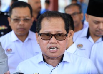 MOHD. Azam Ahmad sewaktu sidang akhbar selepas berucap pada hari pertama pembukan sekolah bagi kalendar akademik sesi 2026 di Sekolah Menengah Kebangsaan (SMK) Seri Serdang di sini hari ini.