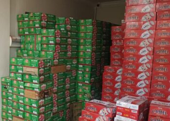 Rokok dan minuman keras yang disimpan di sebuah rumah di Lorong Rantau Panjang Jaya 3H, Sibu dirampas oleh JKDM Sarawak.