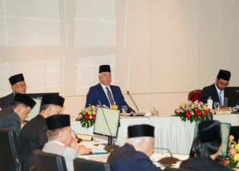 Sultan Perak, Sultan Nazrin Muizzuddin Shah  ketika  Mesyuarat Majlis Kebangsaan Bagi Hal Ehwal Islam Malaysia ke-74 di Hotel Mandarin Oriental Kuala Lumpur di sini, hari ini. -UTUSAN/ISKANDAR ISHAK