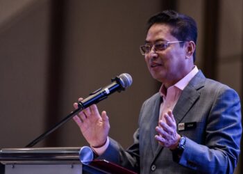 Ketua Pesuruhjaya SPRM, Tan Sri Azam berucap ketika majlis Menandatangani Memorandum Persefahaman (MOU) antara SPRM dengan HELP University di M Resort & Hotel, Jalan Damansara, Bukit Kiara, Kuala Lumpur.-UTUSAN / M. FIRDAUS M. JOHARI