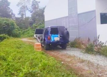 KENDERAAN dan barangan bersubsidi yang berjaya dirampas menerusi operasi bersepadu di Kampung Cherang, Chabang Empat, Tok Mek Ngah, Tumpat, Kelantan hari ini-IHSAN KDPN KELANTAN.