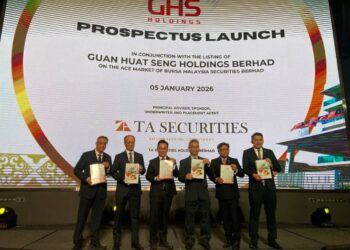 YEO Tien Ee (tiga dari kiri) bersama barisan pengurusan tertinggi Guan Huat Seng Holdings Berhad dan wakil TA Securities Holdings Berhad pada Majlis Pelancaran Prospektus Guan Huat Seng Holdings Berhad di Kuala Lumpur, 5 Januari lalu.