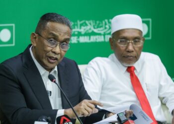 TAKIYUDDIN Hasan pada sidang akhbar di Ibu Pejabat Pas Pusat, Kuala Lumpur, hari ini. - UTUSAN/MUHAMAD IQBAL ROSLI