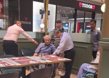 Dr. Mahathir keluar minum kopi selepas 22 hari dirawat di IJN.