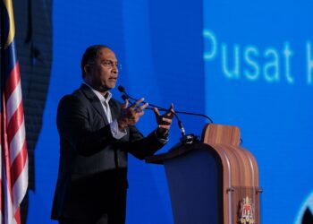 DR. ZAMBRY Abdul Kadir berucap pada Majlis Perutusan Tahun Baharu Menteri Pendidikan Tinggi di Dewan Perdana PICC, Putrajaya hari ini.-UTUSAN/FAIZ ALIF ZUBIR