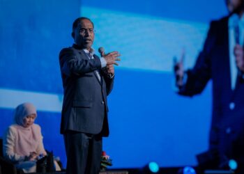 DR. ZAMBRY Abdul Kadir berucap pada Majlis Perutusan Tahun Baharu Menteri Pendidikan Tinggi di Dewan Perdana PICC, Putrajaya hari ini.-UTUSAN/FAIZ ALIF ZUBIR