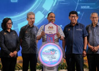 ZAMBRY Abd Kadir ketika merasmikan Karnival Jom Masuk Universiti (JMU) 2026 di Putrajaya. - UTUSAN/FAIZ ALIF ZUBIR