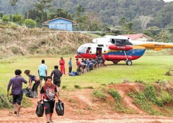 MASYARAKAT Orang Asli di pedalaman yang berada di dalam kawasan DUN Galas, Gua Musang, Kelantan turut dibela.