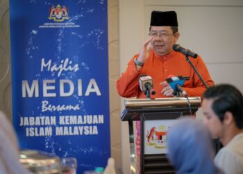 SIRAJUDDIN Suhaimee ketika Program Temu Bual Khas Bersama Pengarang Kanan Agensi Media, di Putrajaya. - UTUSAN/FAIZ ALIF ZUBIR