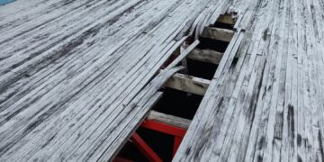 KEADAAN permukaan trek Velodrom Rakyat yang rosak dan tidak selamat digunakan.-IHSAN PKBM