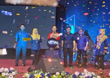 ISHAK Bakri merasmikan Program Literasi Kewangan anjuran Jabatan Insolvensi Melaka dan Negeri Sembilan di Politeknik Merlimau, Jasin, Melaka. - UTUSAN/AMRAN ALI