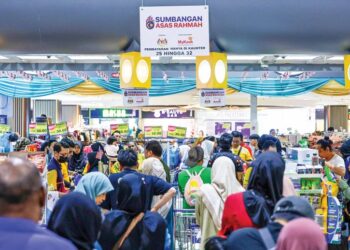 RAKYAT perlu mengutamakan perbelanjaan keperluan asas berbanding barang gaya hidup.