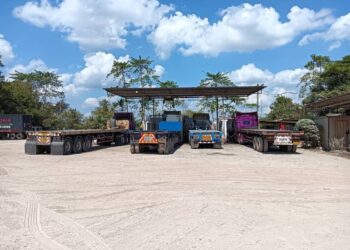 LOKASI pemindahan diesel daripada skid tank ke tiga buah treler yang diserbu PPM Wilayah Satu bersama JKDNKA Kedah di Mukim Sungai Laka, Bukit Kayu Hitam di Kubang Pasu. - IHSAN PPM