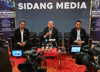 FADILLAH Yusof ketika ditemui media selepas melancarkan Dashboard MA63, di Bangunan Parlimen hari ini.