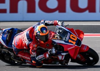 Pelumba pasukan Honda HRC Castrol, Luca Marini menjalani latihan semasa sesi pemanas badan sebelum perlumbaan Grand Prix Indonesia di Litar Mandalika, Nusa Tenggara. - AFP