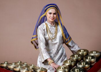 IRDINA sudah didedahkan dengan caklempong sejak berusia tiga tahun.