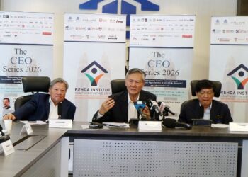JEFFREY Ng (tengah) berucap mengenai CEO Series 2026 di Petaling Jaya, hari ini.