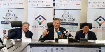 JEFFREY Ng (tengah) berucap mengenai CEO Series 2026 di Petaling Jaya, hari ini.