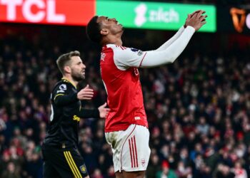 Gabriel Jesus ketika beraksi menentang Manchester United, hari ini. - AFP