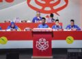 MOHAMED Khaled Nordin menyampaikan ucapan penangguhan  dalam Perhimpunan Agung UMNO (PAU) 2025 di Pusat Dagangan Dunia (WTC) di sini, hari ini. - UTUSAN/MUHAMAD IQBAL ROSLI