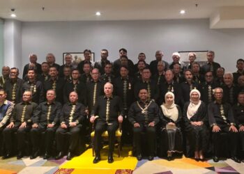 SULTAN Nazrin Muizzuddin Shah berkenan berangkat ke Majlis Pemasyhuran Presiden Kelab Bakti Gunung Keledang 2026 dan bergambar bersama barisan pemimpin kelab itu di Ipoh semalam.