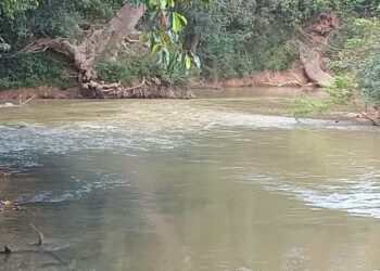 Lokasi mangsa dikhuatiri lemas selepas menyelamatkan anaknya di Sungai Lebir, Gua Musang. - IHSAN BOMBA