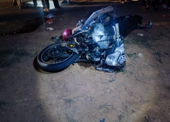 KEADAAN motosikal mangsa kemalangan maut akibat merempuh lembu di Felda Jengka 12, Maran, Pahang. - IHSAN IPD MARAN