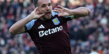 PEMAIN Aston Villa, John Mcginn ketika meraikan jaringannya menentang Notingham Forest, hari ini. - AFP