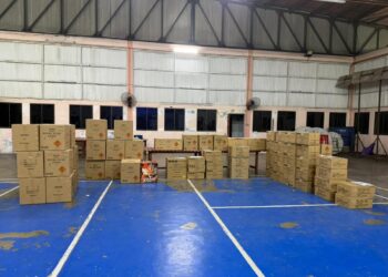 MERCUN yang dirampas oleh Pasukan Polis Marin dalam serbuan di sebuah rumah di Taman Rasa Sayang, Sitiawan semalam.