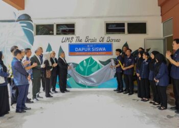 Perasmian Dapur Siswa yang terletak di Kolej Kediaman Tun Fuad oleh Naib Canselor UMS, Profesor Datuk Dr. Kasim  Mansor sempena penubuhan sambutan  ulang tahun  UMS ke-31  November tahun lepas.