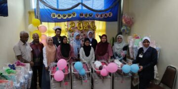 SEBAHAGIAN ibu dan bayi masing-masing diraikan bersempena kelahiran bayi tahun baharu 2026 di HTJS, Seremban hari ini.