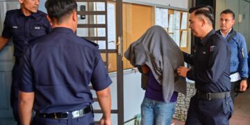 CHE Muhammad Amir Syafiq Che Musa semasa dibawa ke Mahkamah Majistret Marang, Terengganu.