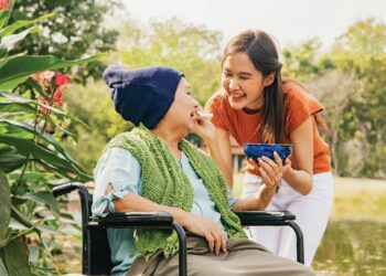 Tugas penjagaan di rumah merupakan peranan penting dalam ekosistem ekonomi 
dan sosial negara, namun sumbangan mereka amat jarang diiktiraf.