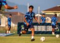 PEMAIN Perak menjalani latihan menjelang perlawanan Piala Malaysia menentang Kuala Lumpur di Stadium Manjung esok. - GAMBAR PERAK FA