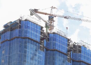 PERSATUAN Kontraktor Bumiputera Kelas F Malaysia (PERKOBF) mahu agar projek kerajaan diagihkan secara adil.