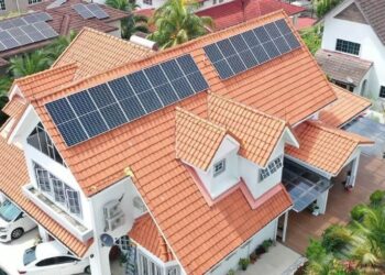 PEMASANGN sistem solar boleh meningkatkan nilai hartanah kerana ia dianggap sebagai ciri penjimatan tenaga dan mesra alam.