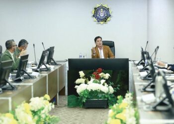 AZAM Baki mempengerusikan Mesyuarat Pasukan Petugas Khas Hala Tuju Pengurusan Penguatkuasaan Pengimportan Sisa Plastik dan E-Waste di Putrajaya, semalam.