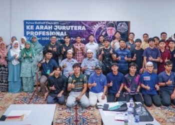 PESERTA program Ke Arah Jurutera Profesional Pasca SPM melibatkan beberapa sekolah sekitar Putrajaya didedahkan dengan masa depan bidang kejuruteraan.