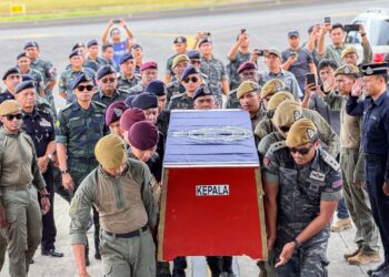 JENAZAH Allahyarham diterbangkan dari Lapangan Terbang Tawau menggunakan pesawat TUDM jenis C130 ke Pangkalan Latihan Pasukan Gerakan Udara (PLPGU) Ipoh, Perak hari ini.