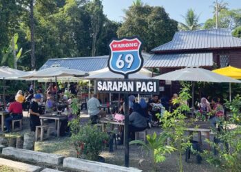 PAPAN tanda gerai yang direka mengikut penanda nombor laluan lebuh raya menggamit geng motosikal untuk singgah.