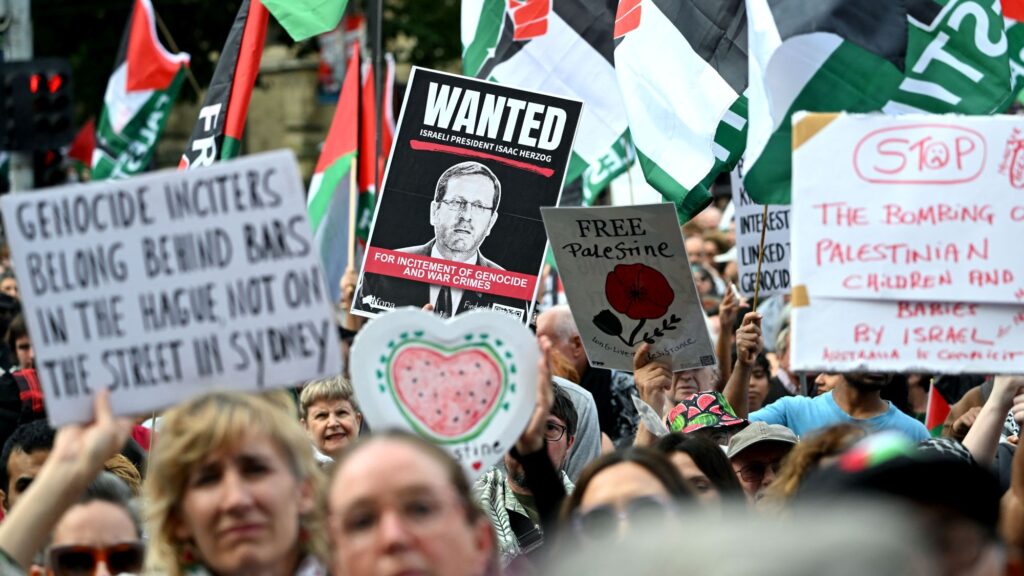 27 ditahan ketika sertai tunjuk perasaan bantah lawatan Presiden Israel di Sydney