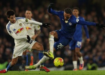AKSI letila Chelsea berdepan Leeds United dalam aksi EPL, semalam.-AFP