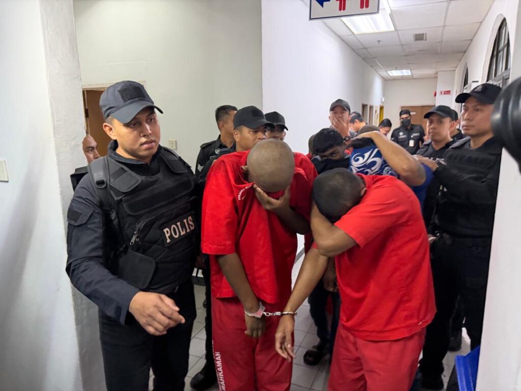 12 ahli kumpulan jenayah terancang didakwa di mahkamah