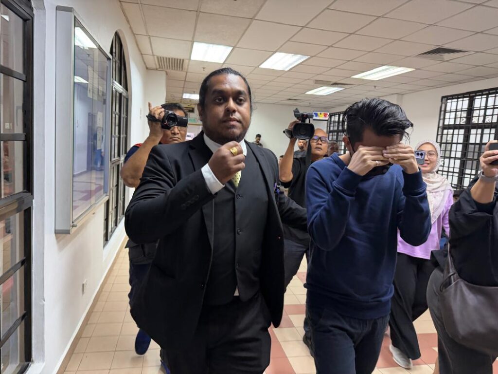 Guru mengaku tidak bersalah cabul penumpang ketika buat e-hailing