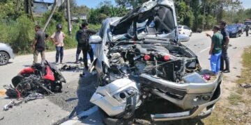 KEADAAN kereta yang terlibat kemalangan di Kilometer 96.4, Jalan Kuala Kangsar-Pengkalan Hulu di Gerik yang mengorbankan pasangan suami isteri. - GAMBAR MEDIA SOSIAL