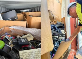 SEBAHAGIAN bahan buangan elektronik atau e-waste yang dirampas oleh Agensi Kawalan dan Perlindungan Sempadan (AKPS) di Pelabuhan Klang Barat, dekat sini hari ini.